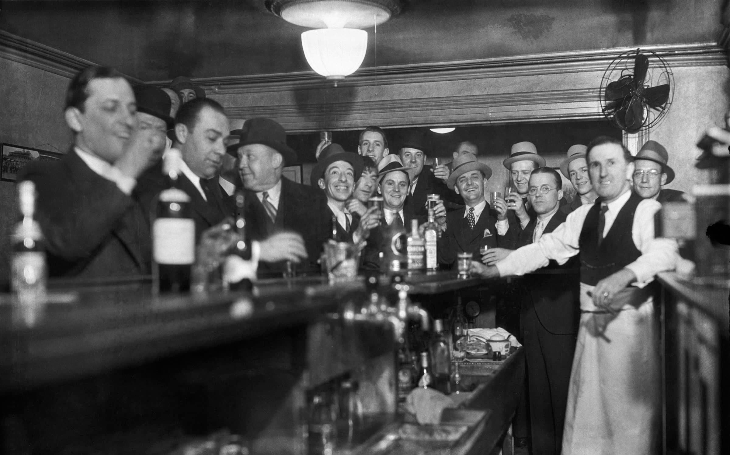 Manhattan bar, New York, 1927